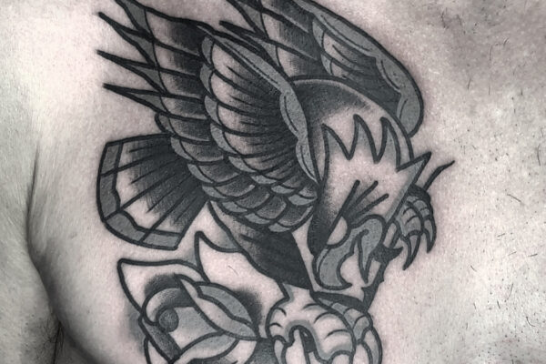 Pietro-Buccinnà-Solid-traditional-tattoo-aquila-b&w