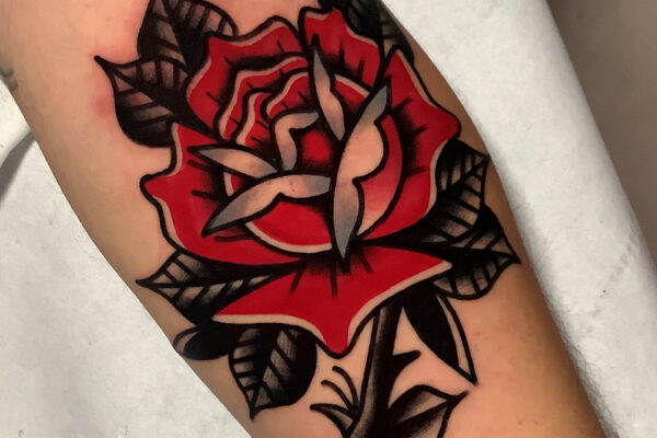 Pietro-Buccinnà-Solid-traditional-tattoo-rosa-rossa-2